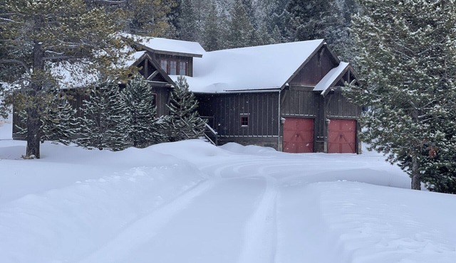 LAKE or SKIING GETAWAY. Upstairs only 295/Night or Entire House 495/Night