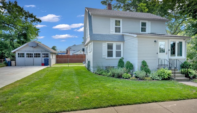 Lake Orion Lakefront Vacation Home