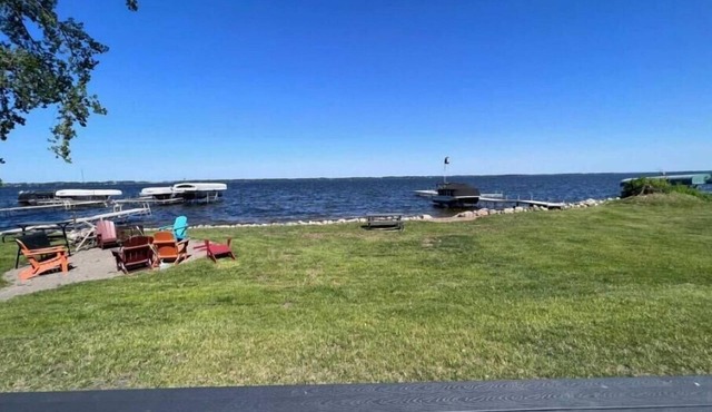 Lake Osakis Resort Villa | Aero| Two Bedroom |Sleeps 6| lake Front |Family| Groups