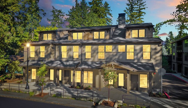 Lake Oswego modern ground level private condo - Pet Friendly!