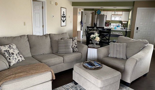 Lake Ozark Condo- Come stay & play!