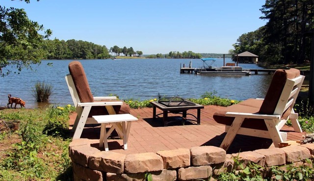 Lake Palestine Family Getaway w/Waterfront Deck