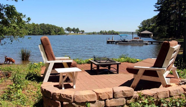 Lake Palestine Family Getaway with Waterfront Deck