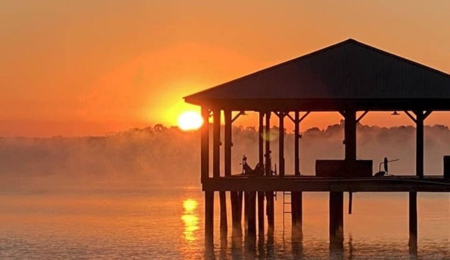 Lake Palestine-fishing, swimming, kayaks, pet friendly - Early Check-in!