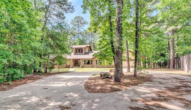 Lake Palestine Retreat – Dock, Fire Pit & Serene Views