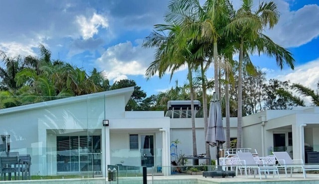 Lake Palm Estate - pool, waterfront resort style