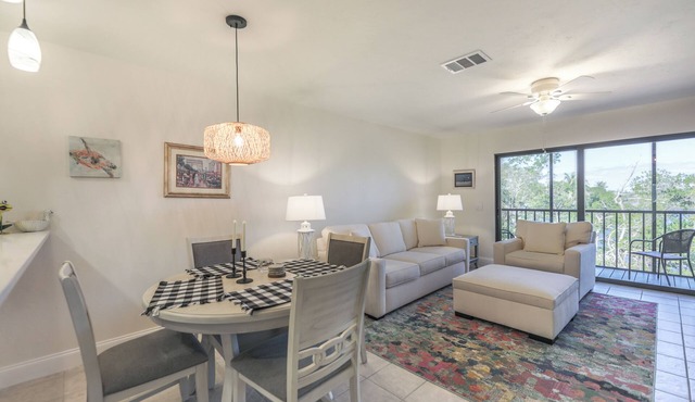 LAKE PALMS 1 - Sanibel Condo Overlooking Lagoon