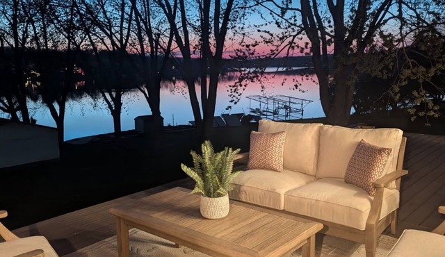 Lake Panorama Luxe Retreat with Gourmet Kitchen & Stunning Sunsetsn