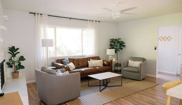Lake Park Landing - Walk to Downtown Atascadero - Spa!
