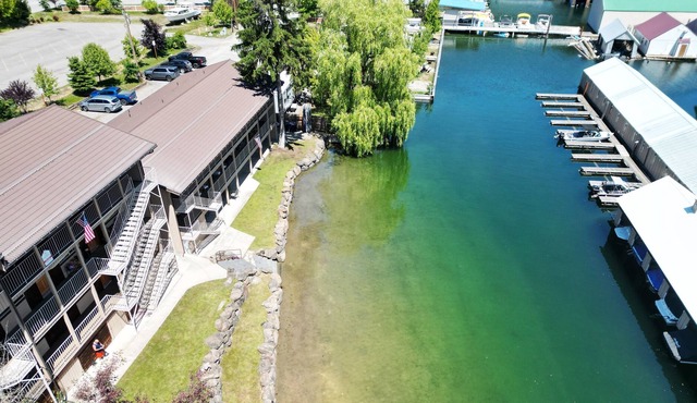 💦Lake Pend Oreille WATERFRONT condo for rent in Bayview, Idaho.