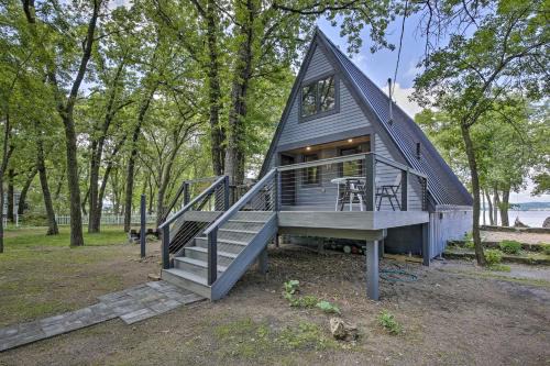 Lake Pepin Cottage w/Decks + Private Beach!