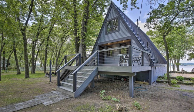 Lake Pepin Cottage w/Decks + Private Beach!
