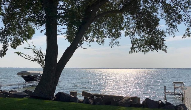 Lake Poinsett Home, Large Lakeside Yard & Patio, Great Lake View!