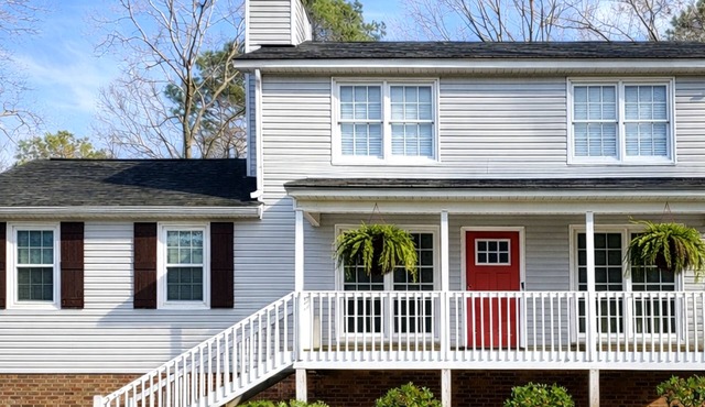 Lake Point 4BR Family Home- Game Room + Fire Pit. 1 Min From Lake Allatoona.