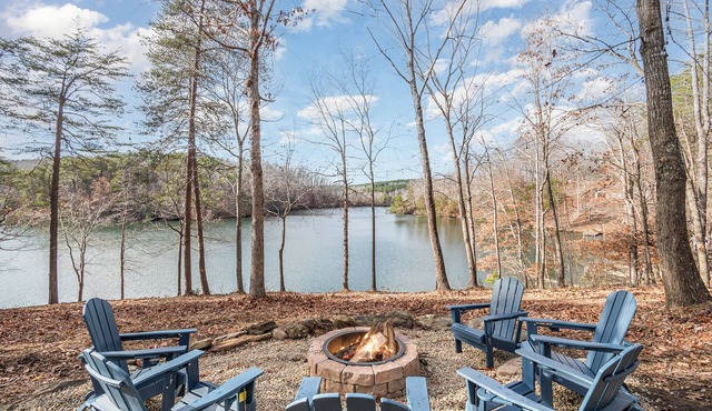Lake Point Escape - Dock and Hottub on Belews Lake