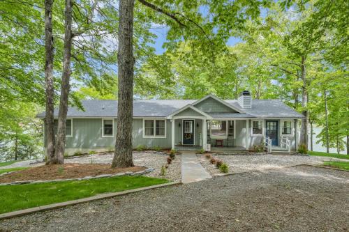 Lake Point Retreat - Lakefront Home with Hot Tub, Fire pit & Game room