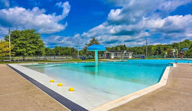 Lake & Pool Access, Awesome Firepit, Outdoor Dining, Rare 4BR