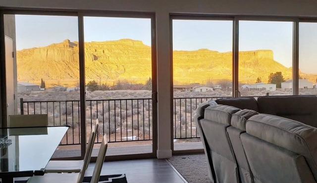Lake Powell Contemporary Home with Views