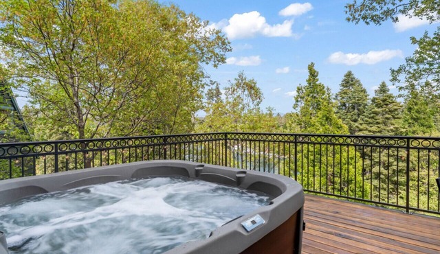 Lake Reflection Point-Upscale Lake View House! 4 Bed/4.5 Bath! Air Conditioning!