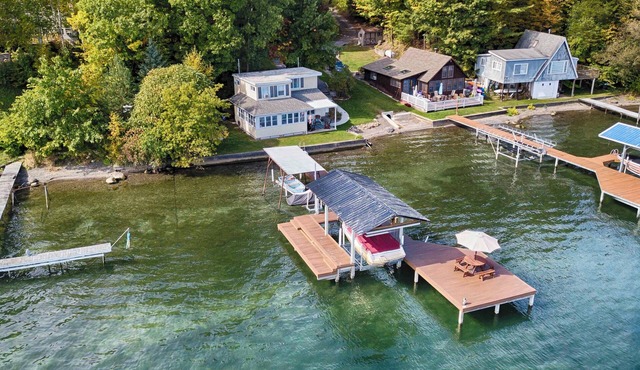 Lake Reflections: Family Friendly Retreat!