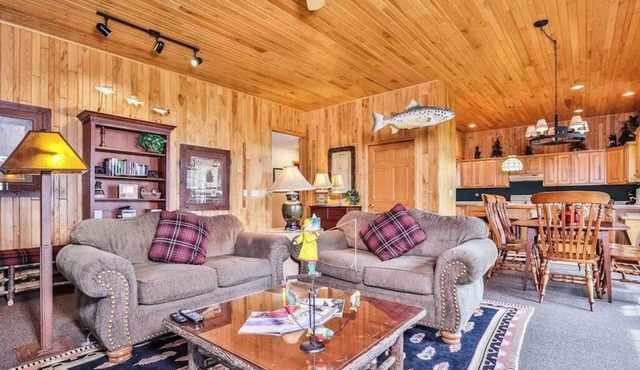 Lake resort villa with water views, screened porch & marina - dog-friendly