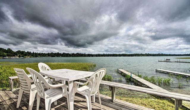 Lake Retreat: Fire Pit, Boat Rentals, BBQ!
