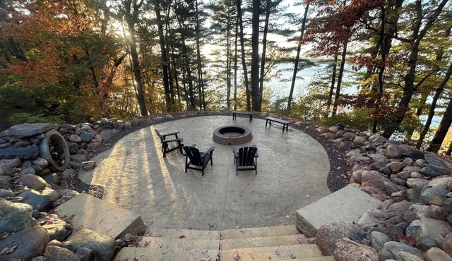 Lake Retreat! Gorgeous sunset views & 2 fire pits!