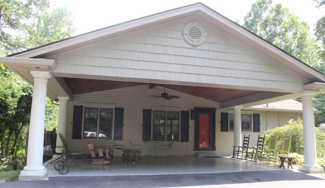 Lake Retreat the perfect cozy get away!