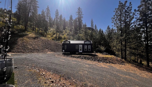 Lake Retreat: Tiny Home, Lawn Games, RV & Boat Parking