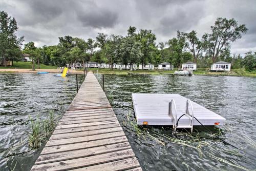 Lake Retreat w/Dock, Deck & BBQ, BYO Boat!