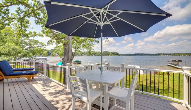 Lake Retreat w/Fire Pit: Pierson Paradise!
