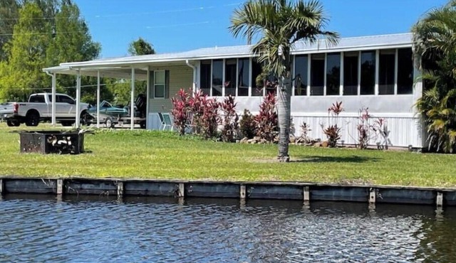 Lake/River house get-a-way !