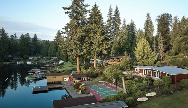 Lake Roesiger Escape Hot Tub Private Dock 45 Min to Seattle