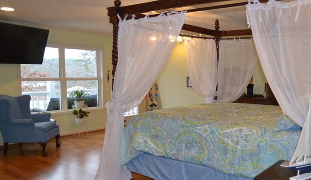 Lake Room in Paradise Bed and Breakfast by Lake Martin