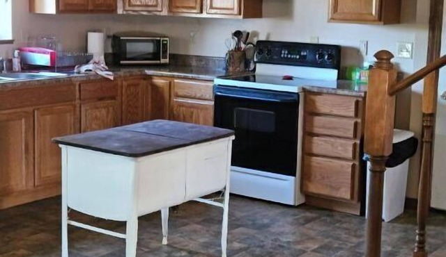 Lake Roosevelt apartment ,beautiful view . sleep 4. two bath, full kitchen.