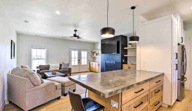 Lake Roosevelt Getaway w/Lake + Mountain Views!