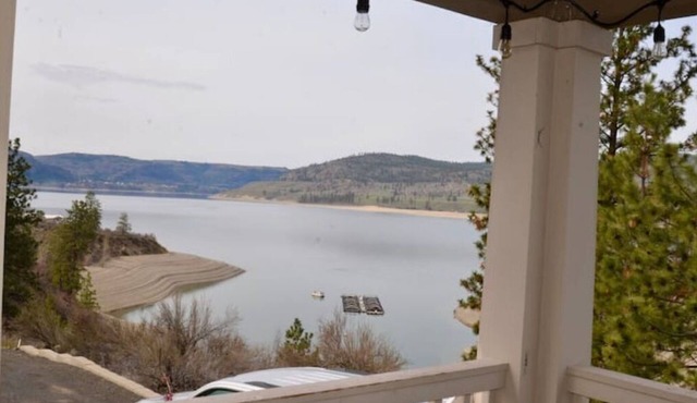 Lake Roosevelt Home w/Beach Access
