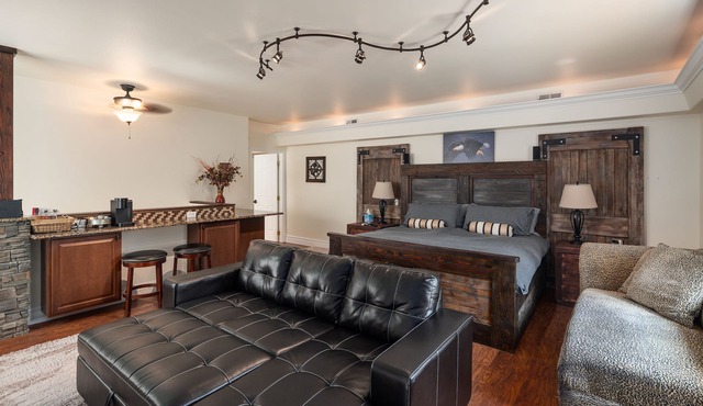 Lake Roosevelt Suites - The Eagles Nest