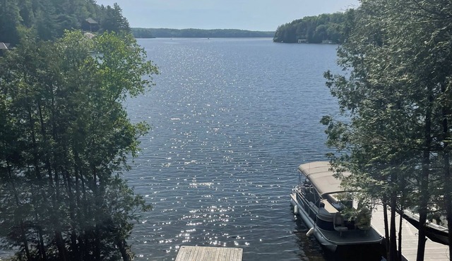 Lake Rosseau lake house over 200 ft waterfront very private.Amazing sunrises!