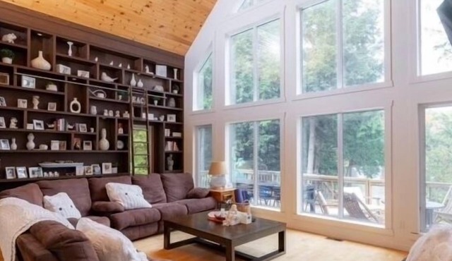Lake Rosseau, Muskoka Waterfront 6bedroom. Large wrap around deck.