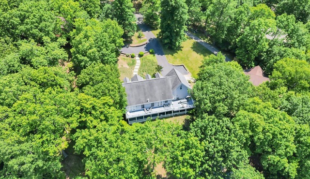 LAKE Royale: Lakefront Home with hot tub.