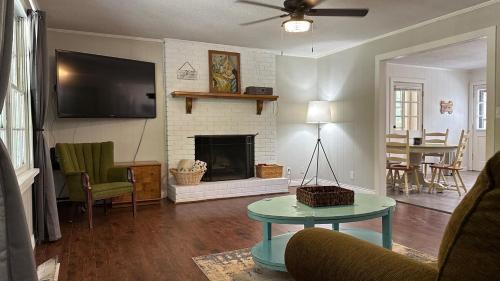 Lake Russell Cabin Dog-Friendly, Secluded 4 Acres