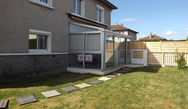 Lake Saint-Etienne Nearby: Cozy 1BR Cottage with Garden, Parking, WiFi, Near Aurillac