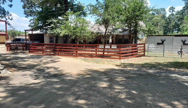 Lake Sam Rayburn Cabins, #1 front cabin at Monterrey Park an Boat launch