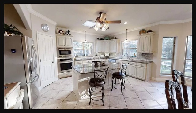 Lake Sam Rayburn minutes from Boat Launch.