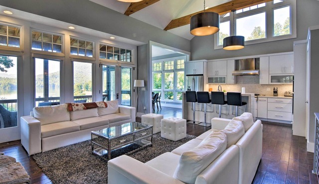 Lake Santeetlah Home w/Gas Grill, Walk to Marina!