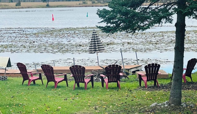 Lake Scugog Waterfront Cottage for families & getaways 1.5 hr from Toronto.