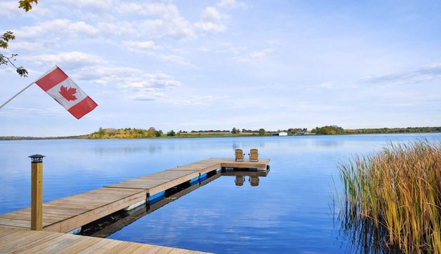Lake Scugog Waterfront Escape with BBQ, Canoes and Kayaks