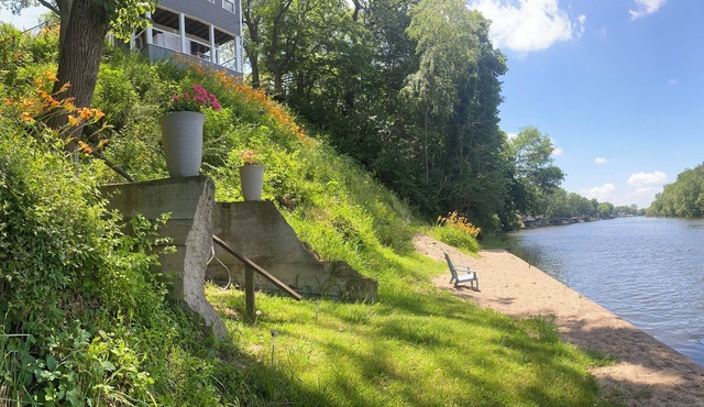 Lake Shafer Country Cottage with Magnificent View