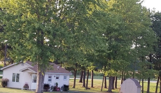 LAKE SHELBYVILLE COTTAGE MINUTES FROM BOATING, HUNTING, AND FISHING, Sleeps 2